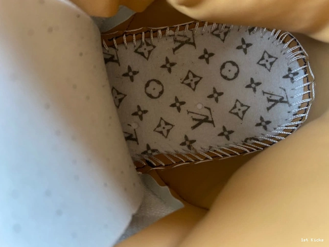 1st Kicks Shoes Jordan OFF-WHITE Air 1 x LV 0710